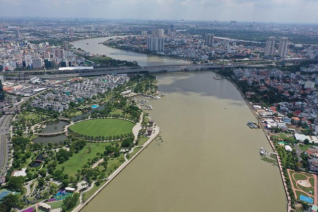 Sông Sài Gòn hạn chế tàu thuyền lưu thông nhiều vị trí  - Ảnh 1.