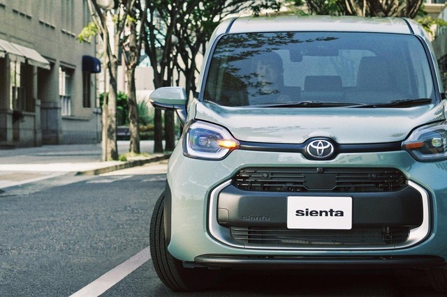 Toyota Sienta 2023 thu hút khách hàng với nhiều tùy chọn  - Ảnh 1.