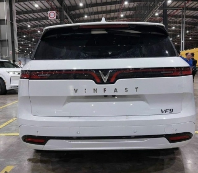 VinFast VF 9 lộ diện tại nhà máy, sẵn sàng tới tay khách hàng - Ảnh 7.