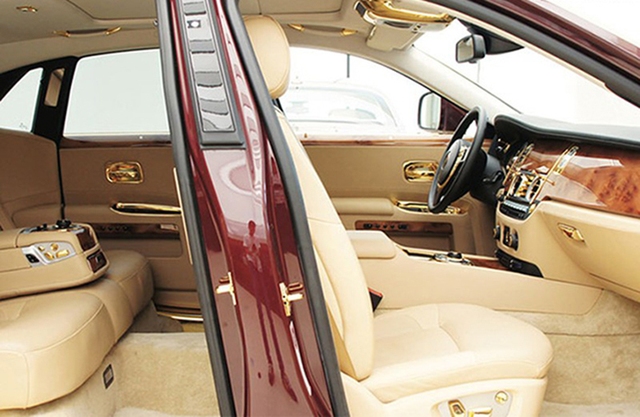Rolls-Royce Ghost &quot;mạ vàng&quot; của ông Trịnh Văn Quyết được đấu giá để trừ nợ - Ảnh 3.