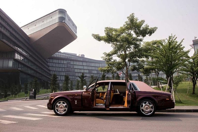 Rolls-Royce Ghost &quot;mạ vàng&quot; của ông Trịnh Văn Quyết được đấu giá để trừ nợ - Ảnh 6.