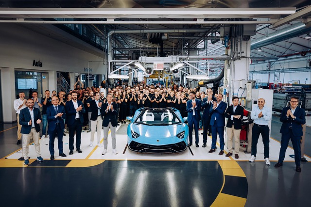  Siêu xe Lamborghini Aventador chính thức khai tử  - Ảnh 1.