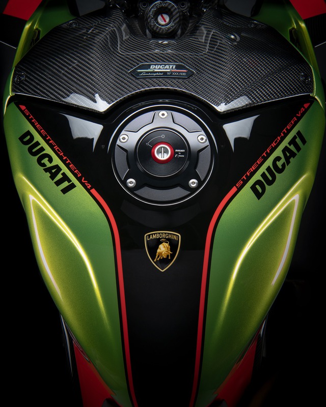 Siêu Moto Ducati Streetfighter V4 Lamborghini lấy cảm hứng từ Huracan STO có giá tương đương 1,56 tỷ đồng - Ảnh 5.
