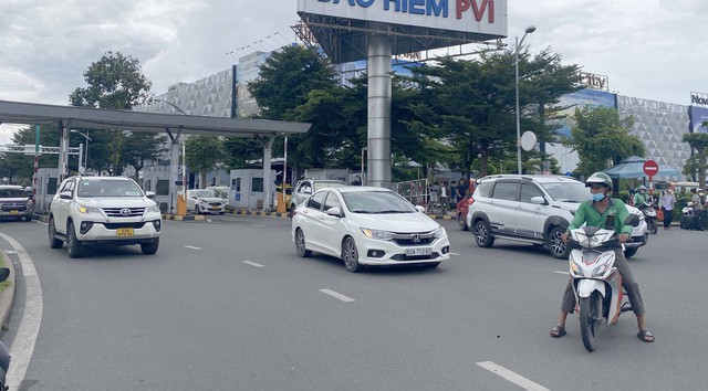 Hành khách đi máy bay giảm sân bay Tân Sơn Nhất hết kẹt xe - Ảnh 10.