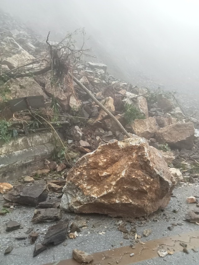 Hà Tĩnh: Thiệt hại ban đầu khoảng 3440 triệu đồng do cơn bão số 4 - Ảnh 1.