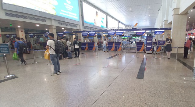 Sân bay Tân Sơn Nhất thông thoáng, dự kiến đón hơn 93 nghìn hành khách - Ảnh 4.