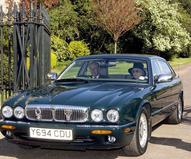Bộ sưu tập 10 chiếc xe nổi bật nhất của Nữ hoàng Anh - Ảnh 6.