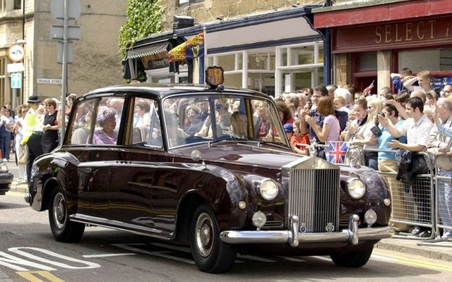 Bộ sưu tập 10 chiếc xe nổi bật nhất của Nữ hoàng Anh - Ảnh 12.
