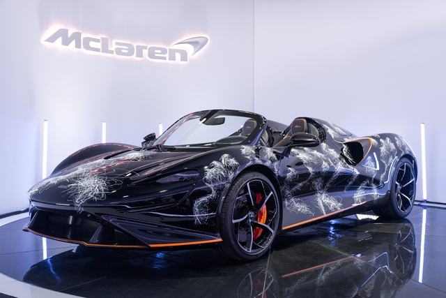 McLaren Elva trang bị động cơ V8 tăng áp kép, dung tích 4.0L, công suất cực đại lên tới 804 mã lực.