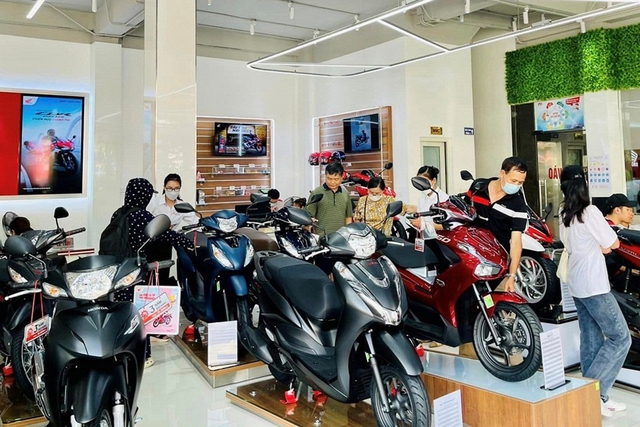 Honda hiện vẫn đang là thương hiệu áp đảo tại thị trường xe máy Việt Nam với tỷ lệ thị phần khoảng 80%. Xe máy Honda đồng loạt khuyến mại