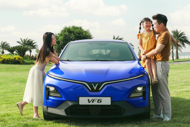 VinFast VF 6 bắt đầu nhận đặt cọc với nhiều ưu đãi cho người tiêu dùng tiên phong. Thế giới xe tuần qua: Khách Việt đổi &quot;khẩu vị&quot; tiêu dùng ô tô, Honda CR-V 2024 bán &quot;bia kẹp lạc&quot;