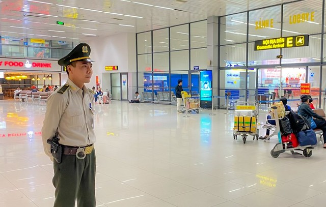 Hành trình tìm lại chiếc balo màu đen chứa 100 triệu đồng thất lạc ở sân bay Nội Bài- Ảnh 1.