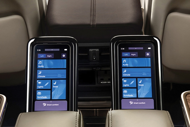 Màn hình điều khiển cảm ứng trang bị cho hành khách ở hàng ghế thương gia.