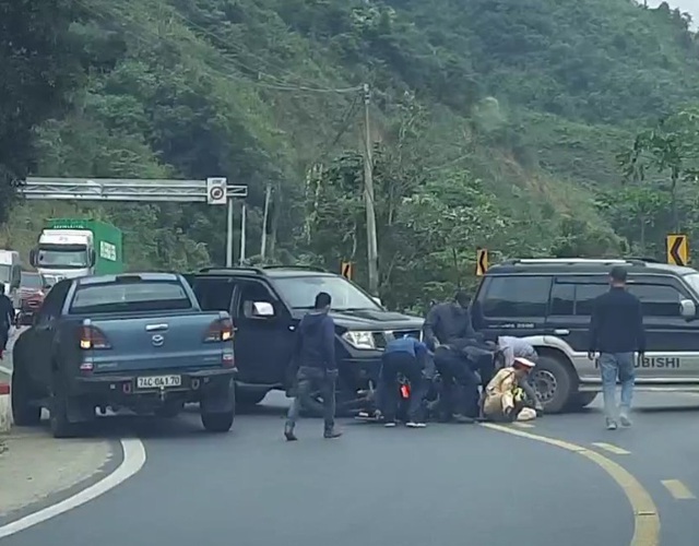Video: Công an Quảng Trị dàn trận vây bắt đối tượng vận chuyển ma túy trên Quốc lộ- Ảnh 1.