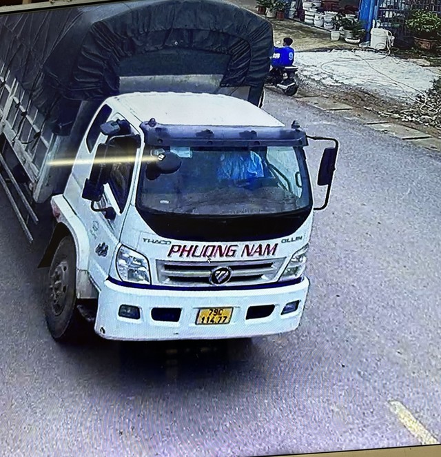 CSGT Quảng Nam bắt giữ tài xế ôtô tải gây TNGT rồi bỏ chạy- Ảnh 1.