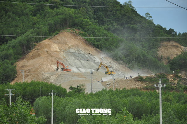 Quảng Ngãi quyết tâm bàn giao 100% mặt bằng dự án cao tốc Quảng Ngãi - Hoài Nhơn trước 31/12- Ảnh 1.