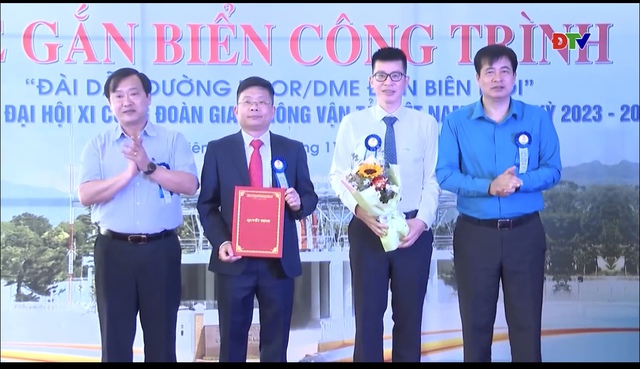 Công đoàn GTVT Việt Nam gắn biển công trình Đài dẫn đường tại Điện Biên- Ảnh 3.