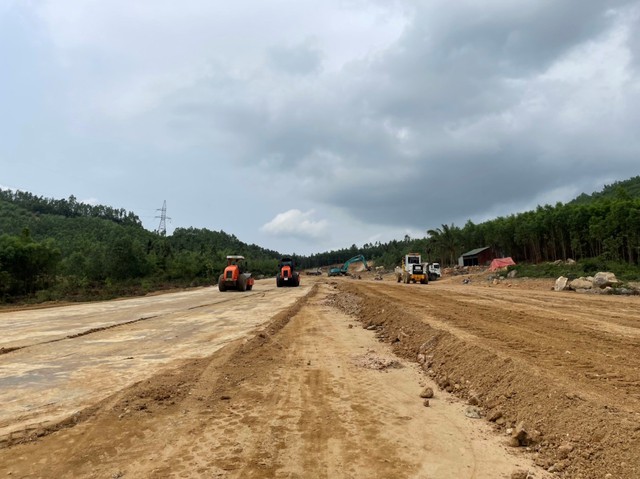 Hé lộ các nhà thầu làm chậm tiến độ cao tốc Bắc - Nam qua Bình Định - Phú Yên- Ảnh 1.