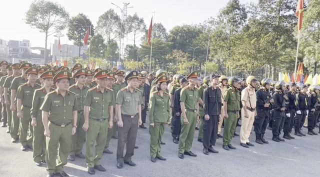 Đồng Nai ra quân đảm bảo an ninh trật tự dịp cao điểm tết Nguyên đán Giáp Thìn 2024- Ảnh 1.