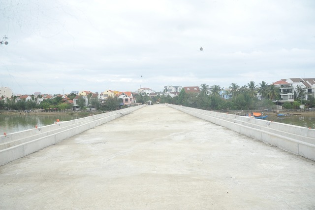 Công trình cầu 300 tỷ ở Quảng Nam vướng mặt bằng, nhà thầu "bỏ bê" thi công- Ảnh 3.