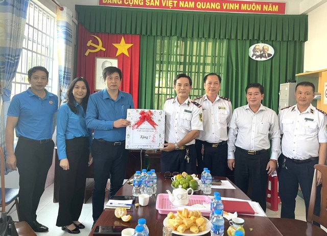 Lãnh đạo Công đoàn GTVT Việt Nam thăm và động viên người lao động- Ảnh 1.