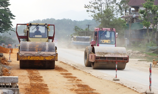 Lụt tiến độ QL8A qua Hà Tĩnh, chủ đầu tư xin lùi thời hạn hoàn thành- Ảnh 1.