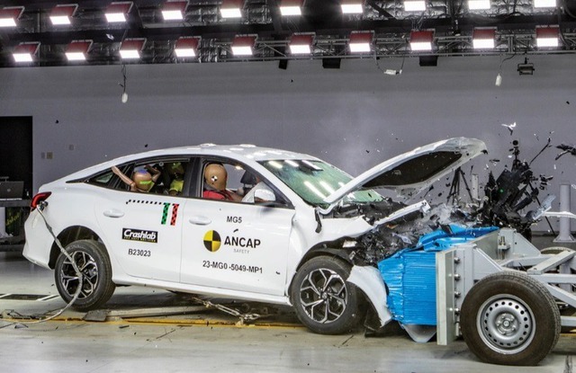 Mẫu xe MG5 bị ANCAP chấm điểm liệt an toàn.  Thế giới xe tuần qua: Toyota &quot;điêu đứng&quot; vì bê bối Daihatsu, Hyundai Venue lần đầu ra mắt, ô tô nhập khẩu Indonesia thất sủng