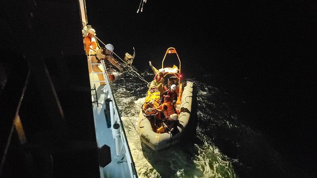 Năm 2023, cứu và hỗ trợ 859 người gặp nạn trên biển- Ảnh 1.