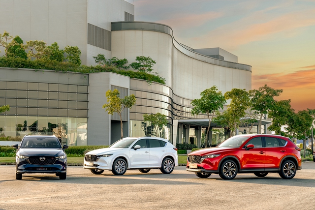 Mẫu xe Mazda CX-5 bất ngờ tăng giá thêm 5 – 10 triệu đồng lên mức 759 – 879 triệu đồng tùy từng phiên bản.  Giá xe Mazda điều chỉnh đồng loạt tại Việt Nam