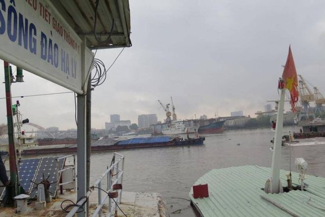 Hạn chế tàu thuyền qua sông Đào Hạ Lý để kiểm tra sự cố đường ống nước - Ảnh 1.