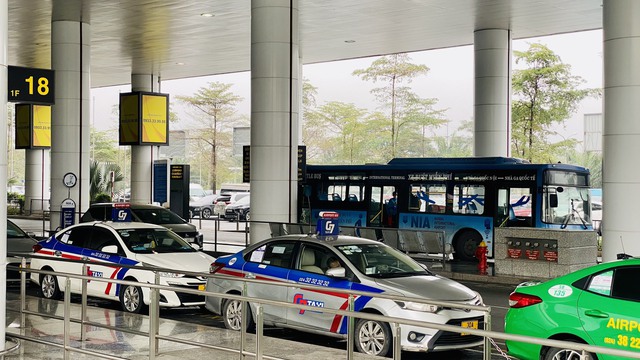 Xe buýt miễn phí ở sân bay Nội Bài hoạt động thế nào?

 - Ảnh 4.