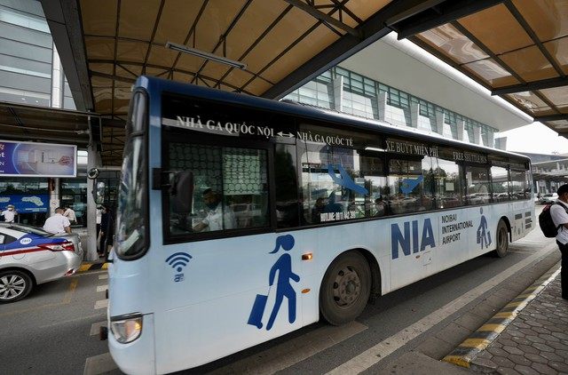 Xe buýt miễn phí ở sân bay Nội Bài hoạt động thế nào?

 - Ảnh 7.