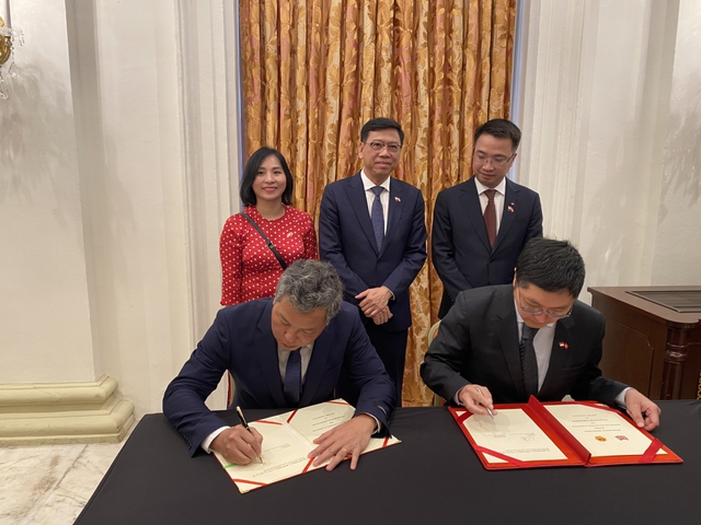 Ký kết Thỏa thuận hợp tác hàng hải Việt Nam - Singapore

 - Ảnh 2.