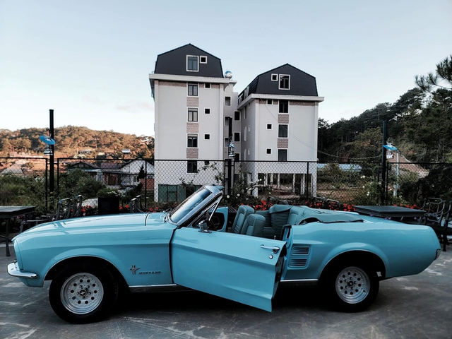 Ngắm Ford Mustang Convertible Blue 1966 giá gần 2 tỷ đồng - Ảnh 1.