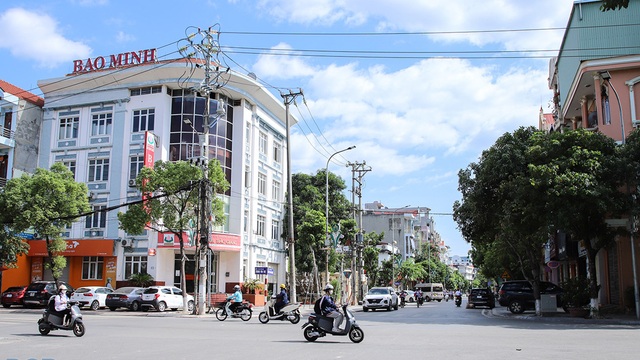 Chủ tịch tỉnh Bắc Giang yêu cầu bảo đảm TTATGT đối với học sinh - Ảnh 1.