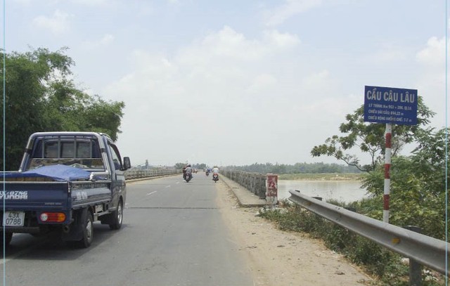 Phân luồng giao thông sửa chữa cầu Câu Lâu ở Quảng Nam - Ảnh 1.