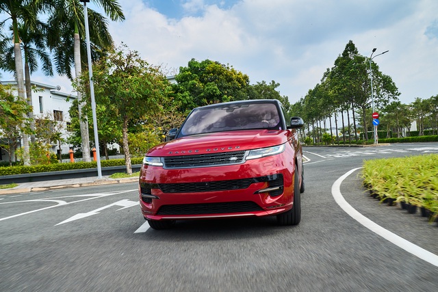 Range Rover Sport 2023 giá gần 8,6 tỷ đồng về Việt Nam - Ảnh 1.
