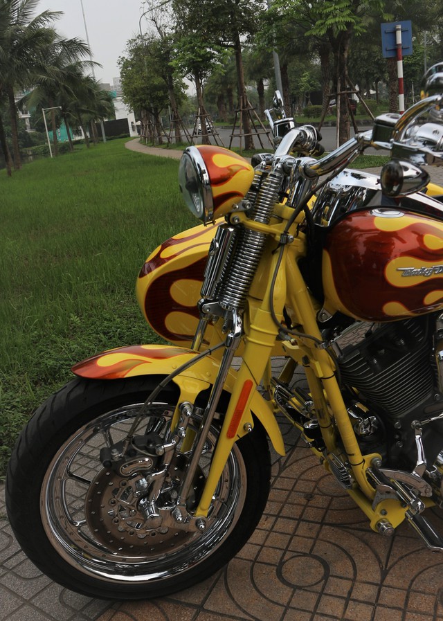“Soi” Sidecar Harley Davidson CVO Softail Springer 2009 có giá gần 2 tỷ đồng - Ảnh 3.