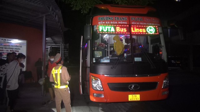 Chở 32 người, tài xế xe khách Phương Trang vẫn vi phạm nồng độ cồn - Ảnh 1.
