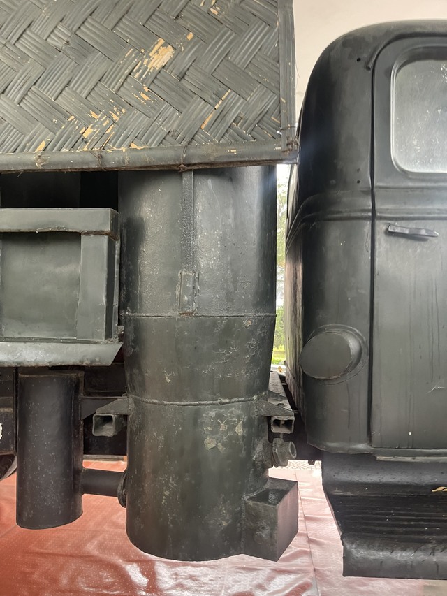 Khám phá bí ẩn chiếc xe chạy bằng than củi đầu tiên tại Việt Nam - Ảnh 3.