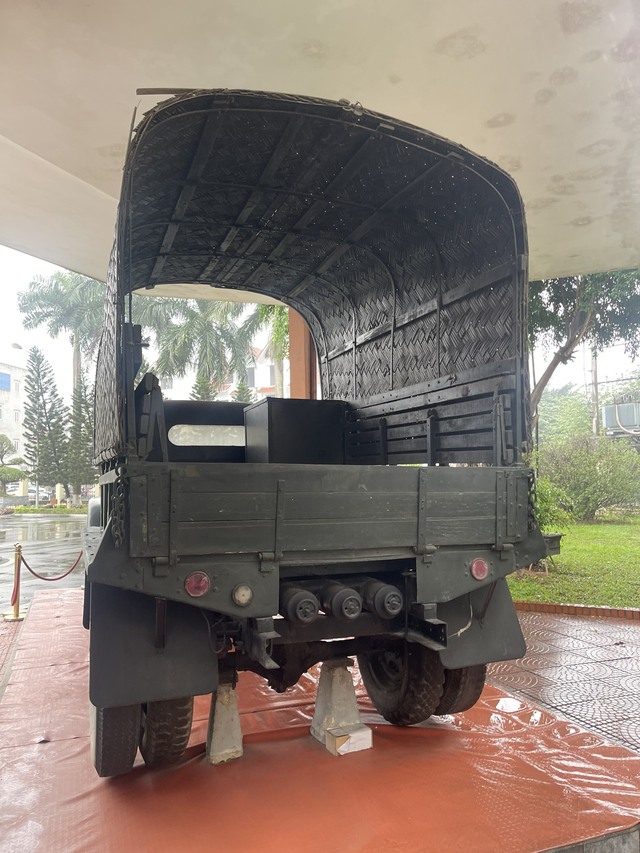 Khám phá bí ẩn chiếc xe chạy bằng than củi đầu tiên tại Việt Nam - Ảnh 4.