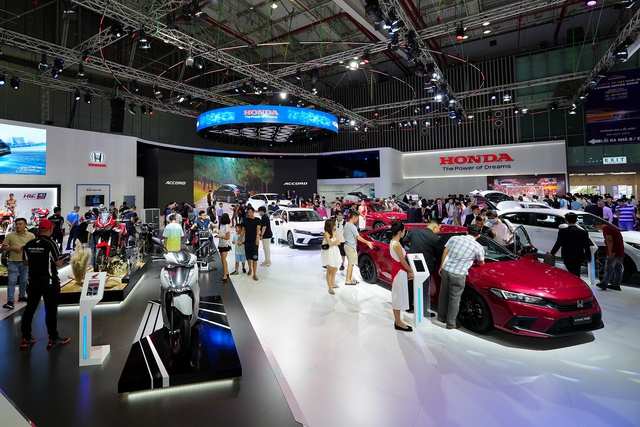 Màn ra mắt bùng nổ thu hút hàng nghìn lượt ghé thăm tại gian hàng triển lãm của Honda Việt Nam tại triển lãm Vietnam Motor Show 2022.