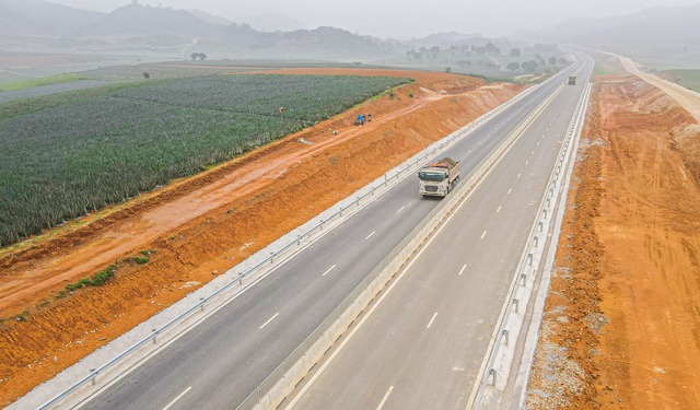Cao tốc Mai Sơn - QL45 bắt đầu khai thác tạm thời - Ảnh 1.