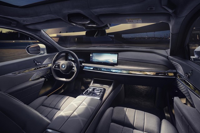 Xe sang thuần điện BMW i7 chính thức ra mắt khách Việt - Ảnh 2.