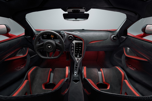 Khoang nội thất McLaren 750S được thiết kế tập trung cho trải nghiệm lái.