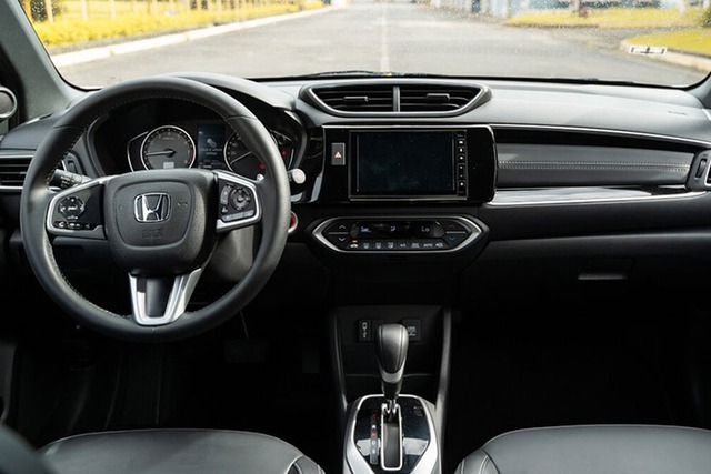 Nội thất Honda BR-V 2023 có nhiều nét tương đồng với đàn anh CR-V.