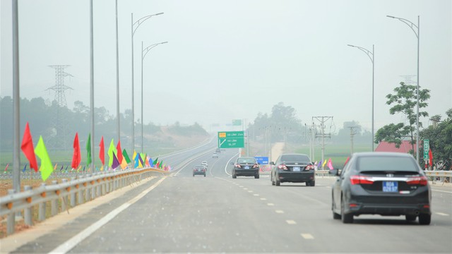 Bộ GTVT &quot;thúc&quot; tiến độ hoàn thiện, xây thêm nút giao trên cao tốc Mai Sơn - QL45 - Ảnh 1.