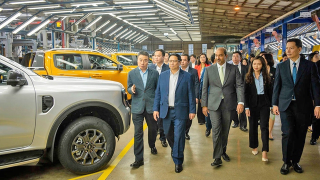Thủ tướng Chính phủ Phạm Minh Chính thăm nhà máy lắp ráp ô tô Ford Hải Dương ngày 14/3/2023. trước bạ ô tô