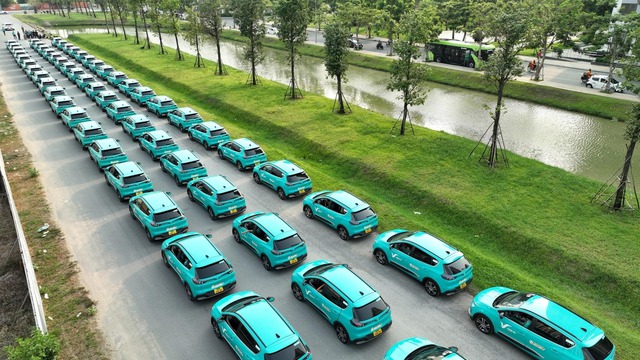 Dịch vụ Taxi xanh SM hoạt động tại Hà Nội và TP.HCM trở thành lực đẩy mẫu xe điện VinFast VF e34 lên đỉnh Top 10 ô tô bán chạy tháng 4/2023. Thế giới xe tuần qua