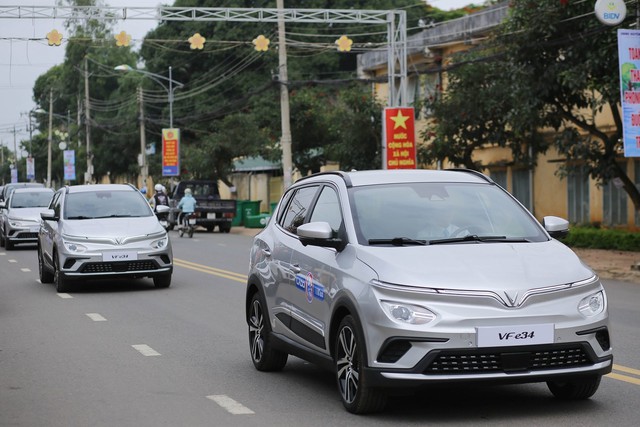 Lado Taxi mua thêm 300 xe điện VinFast VF 5 Plus, mở rộng dịch vụ taxi điện - Ảnh 2.
